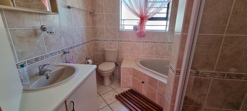 4 Bedroom Property for Sale in Fraaiuitsig Western Cape